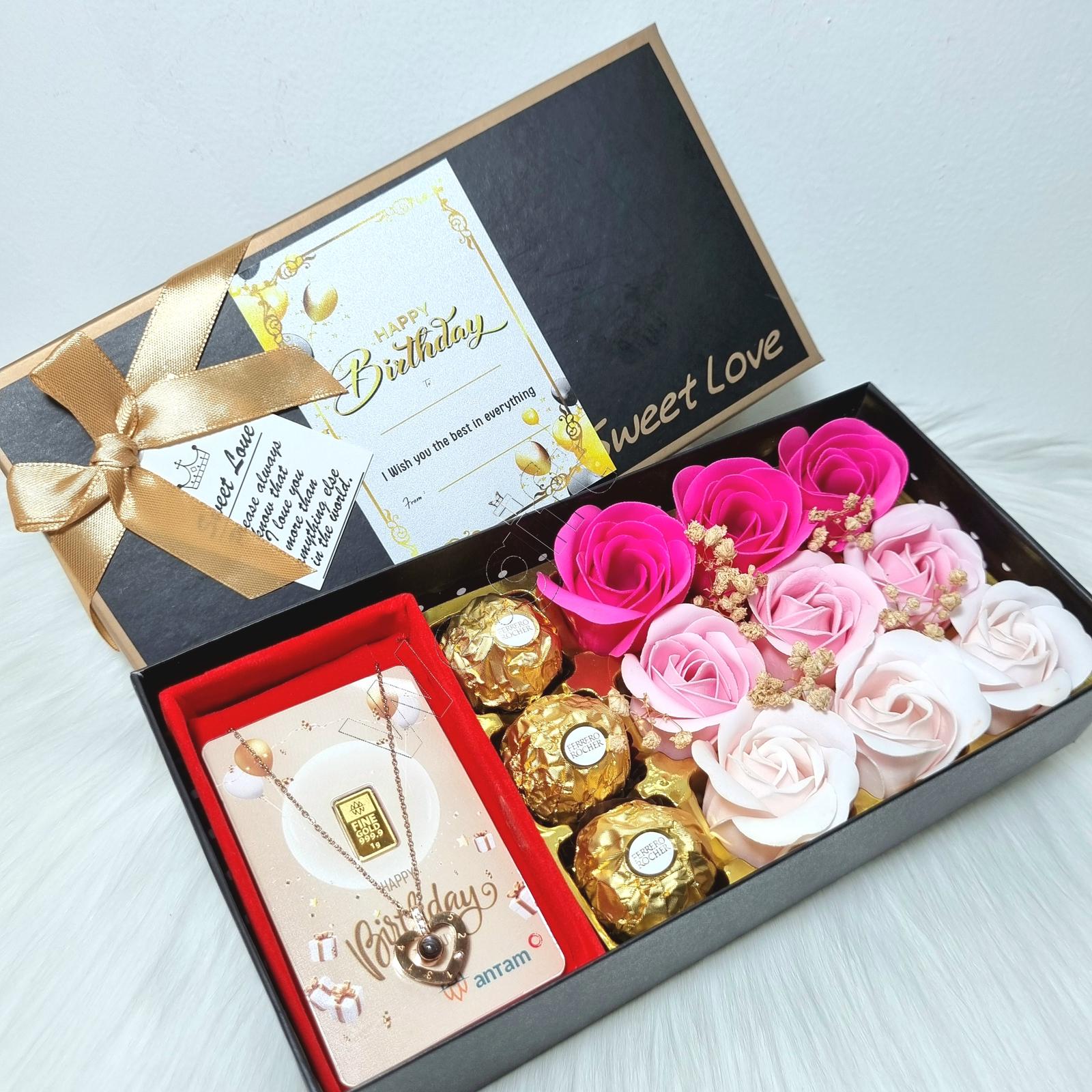 SLF1KRL Hampers Valentine, Ultah, dll: Kado Flower Box LM, Coklat Ferrero & Kalung Titanium Love warna…