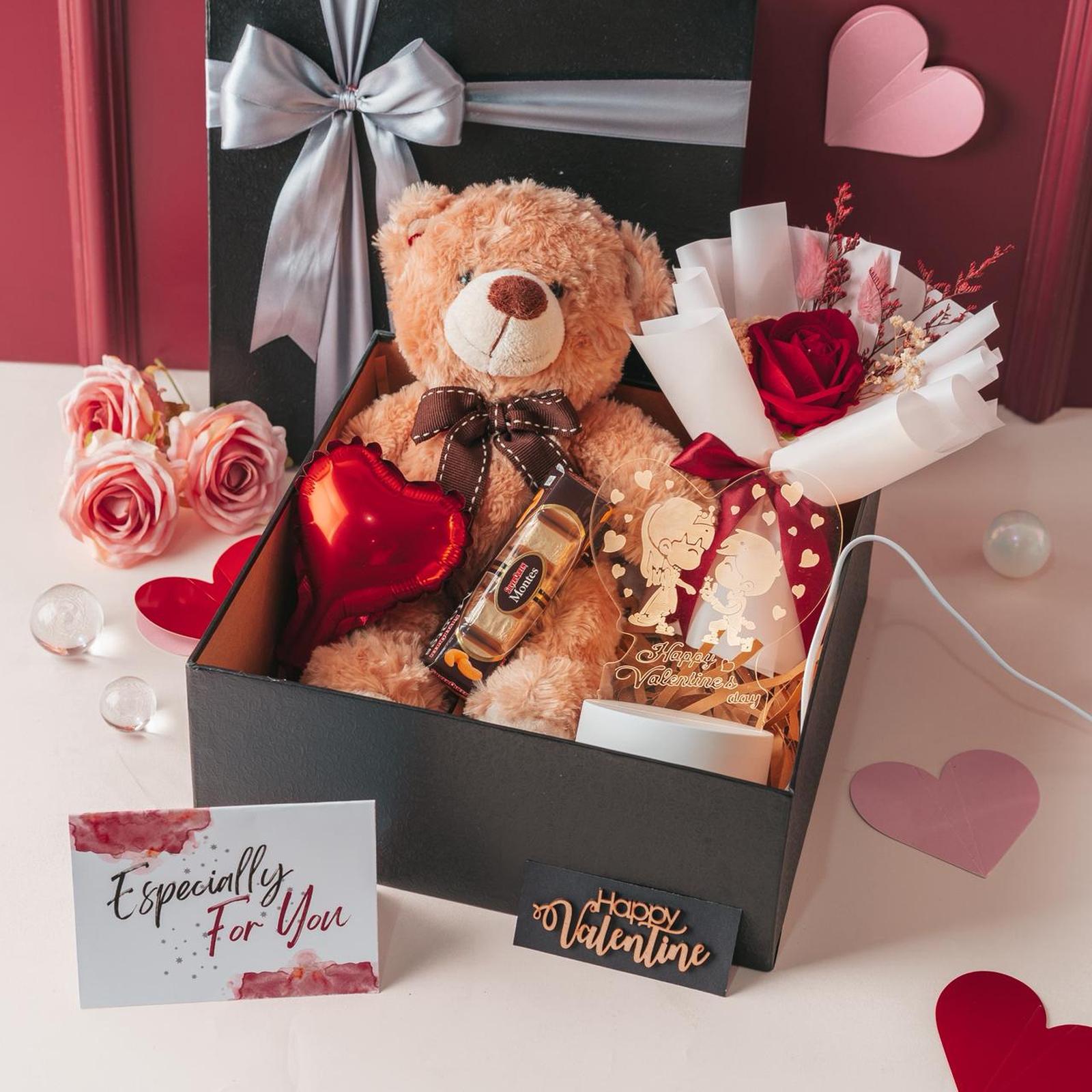 Kado Ulang Tahun Kado Anniversary Hadiah Valentine Hampers Ultah Kado Wisuda Boneka Bunga - Bunga & Bo…
